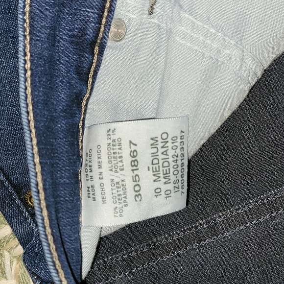 Straight Leg Relaxed Fit Jeans - Picture 4 of 5